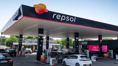 Repsol estrena su nueva imagen de marca para adaptarla a la estrategia de la compañía.