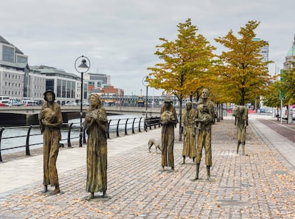 'Famine Memorial', obra de Rowan Gillespie, en Dublín.