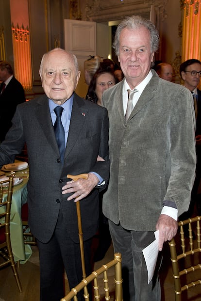 Pierre Bergé y Jacques Grange en un cena en París en 2016.