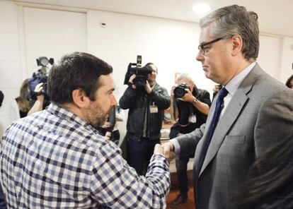 El hermano de José Couso se reúne con los portavoces del Congreso.