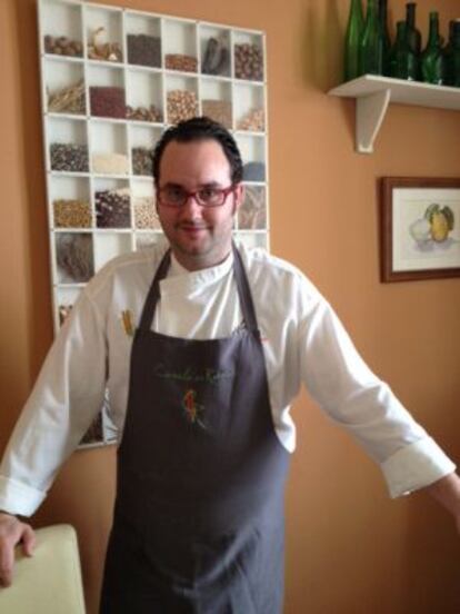 Juan Carlos Trujillo, en el comedor de Canela en Rama, en Linares (Jaén).