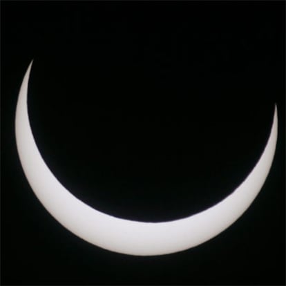 El eclipse, el primero anular desde 1764,  ha cruzado la Península desde Galicia a Alicante. Fuera de esa zona, de 180 kilómetros de ancho, se ha observado un eclipse parcial.