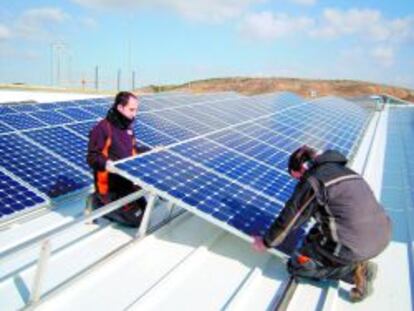 Instalación de una planta fotovoltaica.