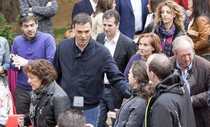 El secretario general del PSOE, Pedro S&aacute;nchez, durante la visita que ha realizado hoy a &Aacute;vila. 