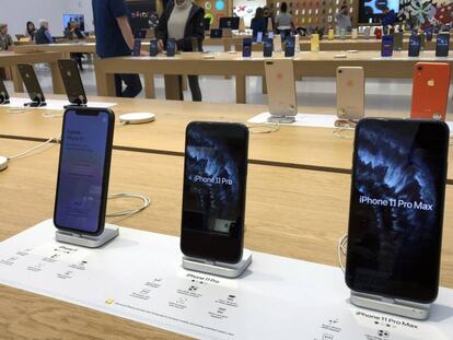 Varios modelos de iPhone en una tienda de Apple en Boston (EE UU).