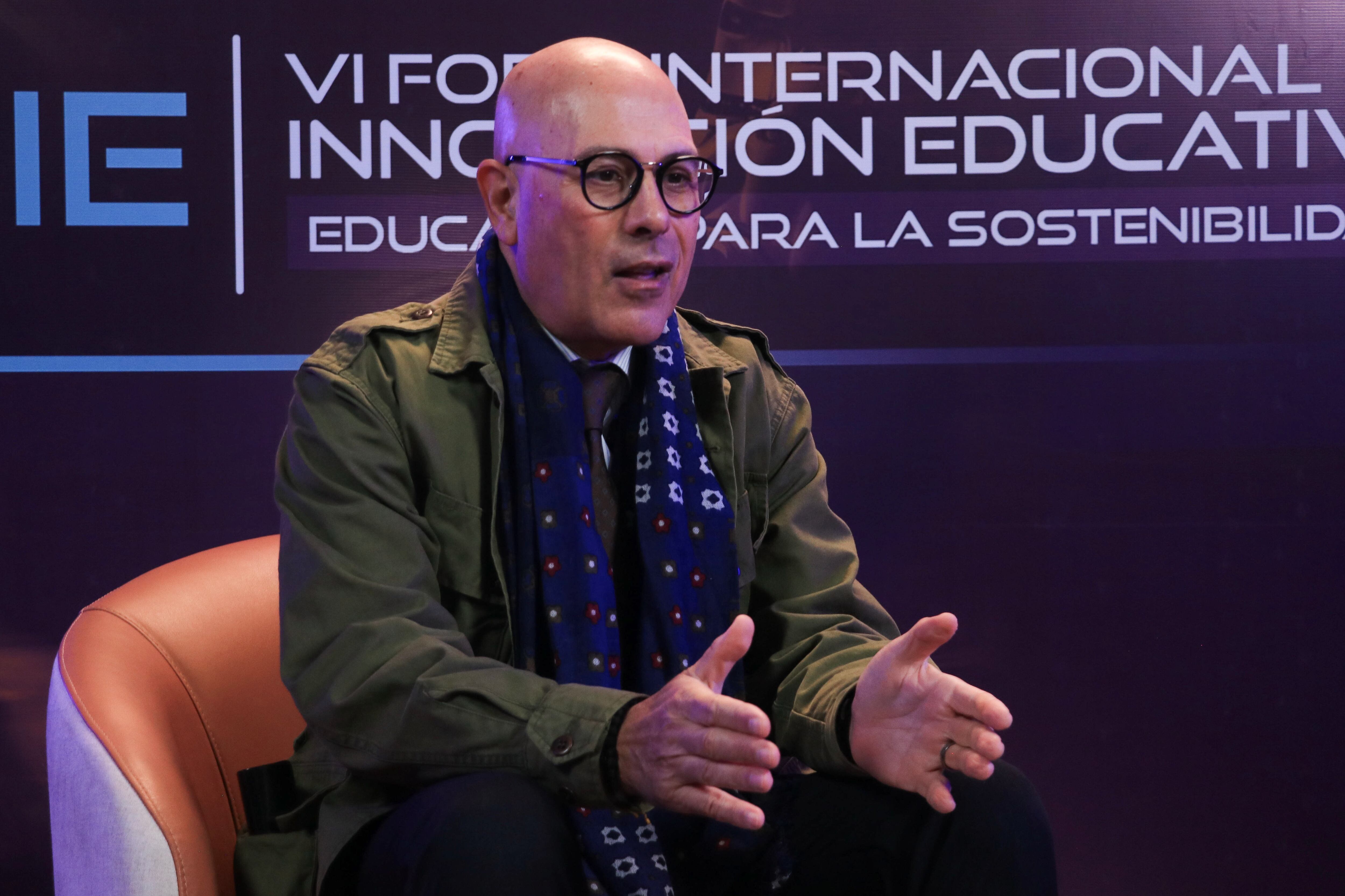 Francesc Pedró, exanalista de la OCDE: “Se tenía que haber aprovechado la subida salarial para exigir compromisos a los docentes”