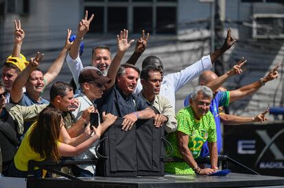 El presidente brasileño y candidato a la reelección, Jair Bolsonaro, en un acto electoral en São Joao de Meriti, el 27 de octubre de 2022.