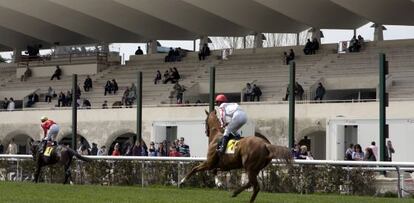 Una carrera en la temporada de primavera en La Zarzuela.