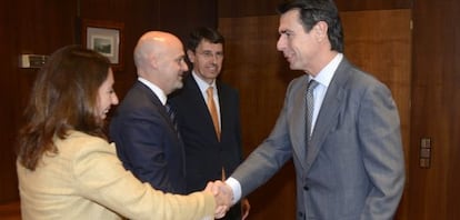 El ministro de Industria se reúne con los responsables de Orange.