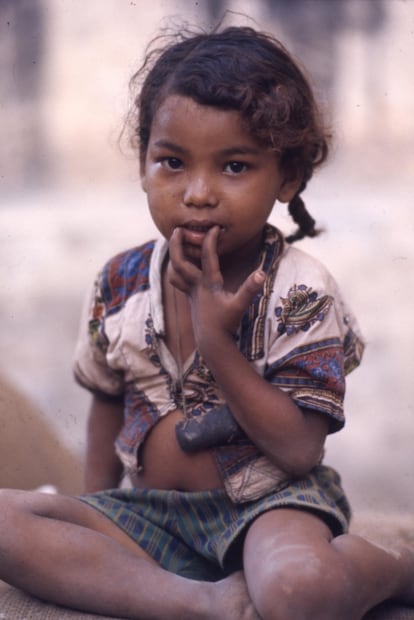 No se trata solo de fotografías del rodaje. Villa también retrató a los figurantes en una serie conmovedora de primeros planos: viejos, niños, soldados y mujeres, testigos de la historia de las aldeas de Yemen e Irán elegidas como 'locations'.