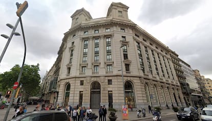 En 2012 el fundador de Inditex adquirió un edificio de 8.212 metros cuadrados situado en el Paseo de Gràcia de Barcelona a Testa, entonces propiedad de Sacyr y después vendida a Merlin, por un total de 53,5 millones de euros.