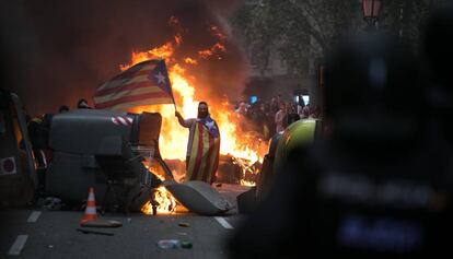 Disturbios en el centro de Barcelona, el viernes 18 de octubre.