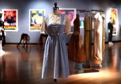 El vestido de Dorothy exùesto en la casa de subastas Bonhams.