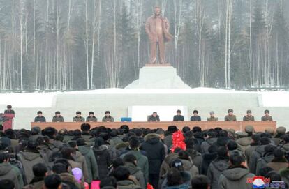 La escala del monumento a Kim Jong-il es una muestra de sumisión arquitectónica al enaltecimiento del poder.