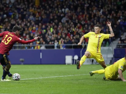 Gerard Morteno marca el tercer gol de España.