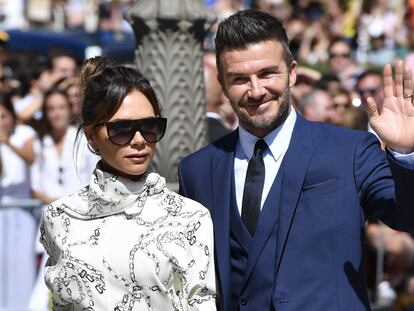 Victoria y David Beckham a su llegada a la boda de Sergio Ramos y Pilar Rubio, celebrada en Sevilla el 15 de junio de 2019.