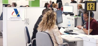 Oficinas de la AEAT en Castilla y León durante la campaña de la Renta 2016.