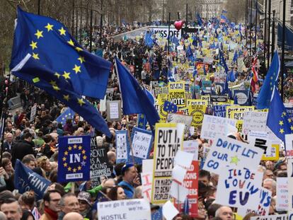 Milhares de britânicos se manifestam em Londres para pedir segundo referendo do Brexit