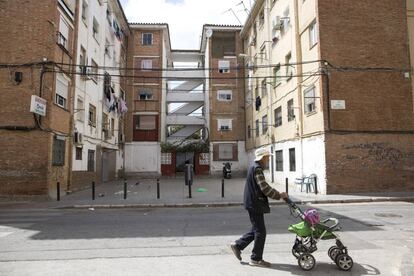 Calle del barrio de Palma-Palmilla, en Málaga, donde en las últimas elecciones solo participó un 31% de sus vecinos.