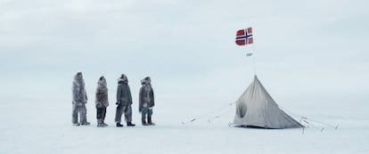 Reconstrucción en el filme 'Amundsen' de la famosa foto de la expedición noruega al conquistar el Polo Sur en 1911.