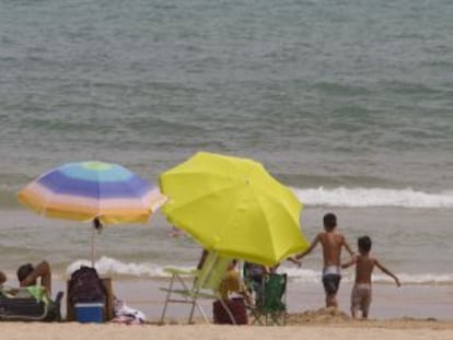 Maniobras militares frente a la playa del Carmen de Barbate.