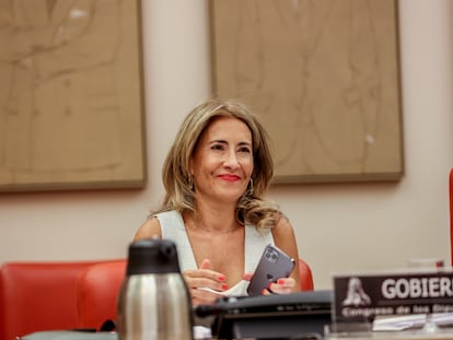 La ministra de Transportes, Movilidad y Agenda Urbana, Raquel Sánchez, durante una sesión extraordinaria de la comisión de Transportes, Movilidad y Agenda Urbana del Congreso de esta tarde.