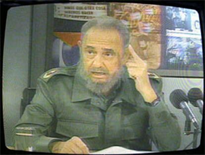 El presidente cubano Fidel Castro habla en la televisión estatal.