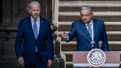 El presidente de EE UU, Joe Biden, y su homólogo mexicano, López Obrador, al cierre de la cumbre sostenida en enero de este año.