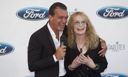 Antonio Banderas y Mia Farrow, a su llegada a la gala ben&eacute;fica organizada por el actor espa&ntilde;ol en Marbella.