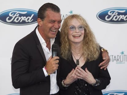 Antonio Banderas y Mia Farrow, a su llegada a la gala ben&eacute;fica organizada por el actor espa&ntilde;ol en Marbella.