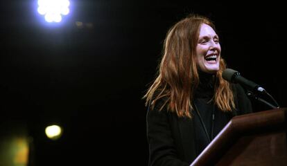 Julianne Moore también se dirigió a los asistentes a la marcha.