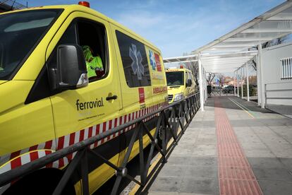 Ambulancias del Summa 112 en las dependencias del hospital Doce de Octubre.