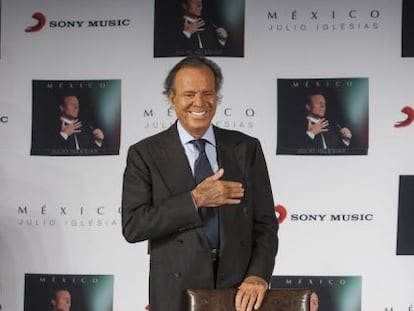 El cantante español Julio Iglesias en Ciudad de México.