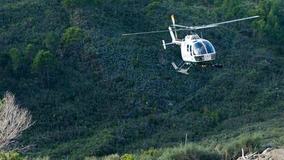 Helicóptero de la Guardia Civil en un traslado de cadáveres en Mallorca, en una imagen de archivo.