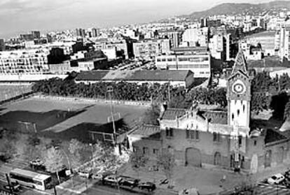 La antigua estacin de Magria, abandonada desde 1974, en el cruce de la Gran Via y la calle de Moians.