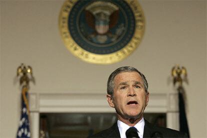 El presidente George W. Bush se dirige a la prensa en la Casa Blanca, el pasado  domingo.