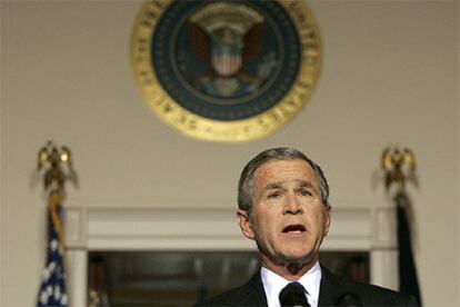 El presidente George W. Bush se dirige a la prensa en la Casa Blanca, el pasado domingo.