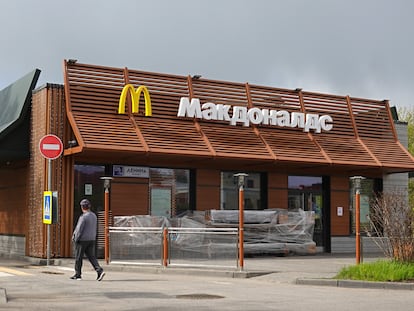 Vista de uno de los restaurantes de McDonald's cerrados en Podolsk, a las afueras de Moscú, el pasado lunes.