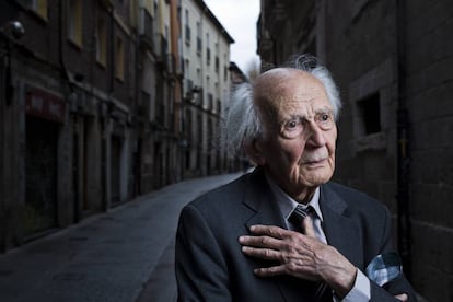 Zygmunt Bauman, sociólogo, filósofo y ensayista polaco, retratado en las calles de Burgos en noviembre de 2015.