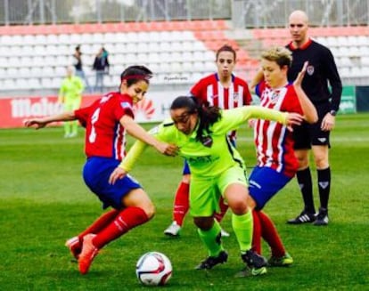 Las dos mejores futbolistas de M&eacute;xico durante un partido de liga. 