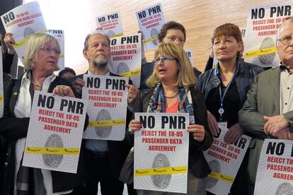 Protesta en Bruselas por el acuerdo de cesi&oacute;n de datos de pasajeros.