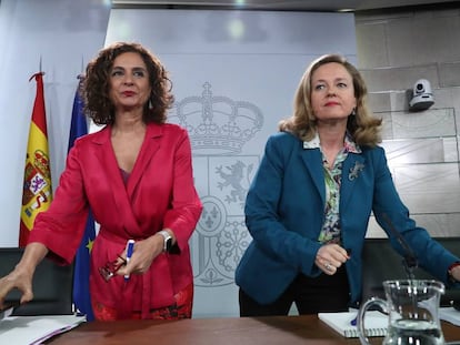 La ministra de Hacienda, María Jesús Montero, y la vicepresidenta Nadia Calviño.