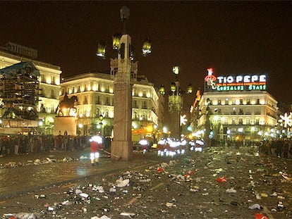 La Puerta del Sol, con el cartel de Tío Pepe al fondo, en una Nochevieja.