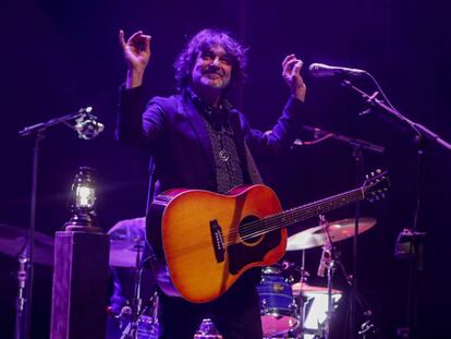 Quique González, durante su concierto en el circo Price, en Madrid.