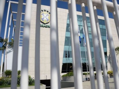 A fachada da CBF, sem o nome de Marin, que batizava o pr&eacute;dio no Rio.