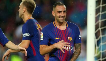 Paco Alcácer celebra un gol al Sevilla.
