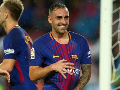 Paco Alc&aacute;cer celebra un gol al Sevilla.