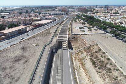 Obras de construcción de la línea de alta velocidad ferroviaria en Almería, el mes pasado.