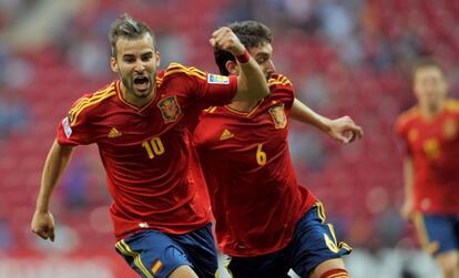 Jesé y Campaña celebran el segundo gol a México.