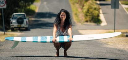 La española Marta Caparrós, aficionada al surf y fundadora de AUssieYouTOO.